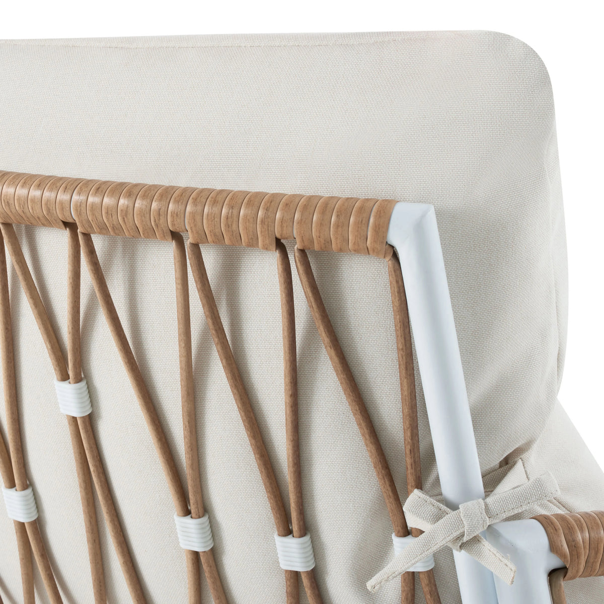 White Wicker Outdoor Loveseat E991