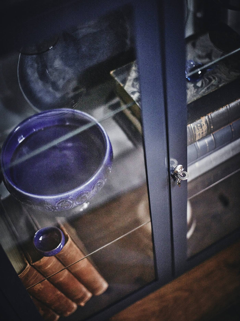 Glass-Door Cabinet C332040
