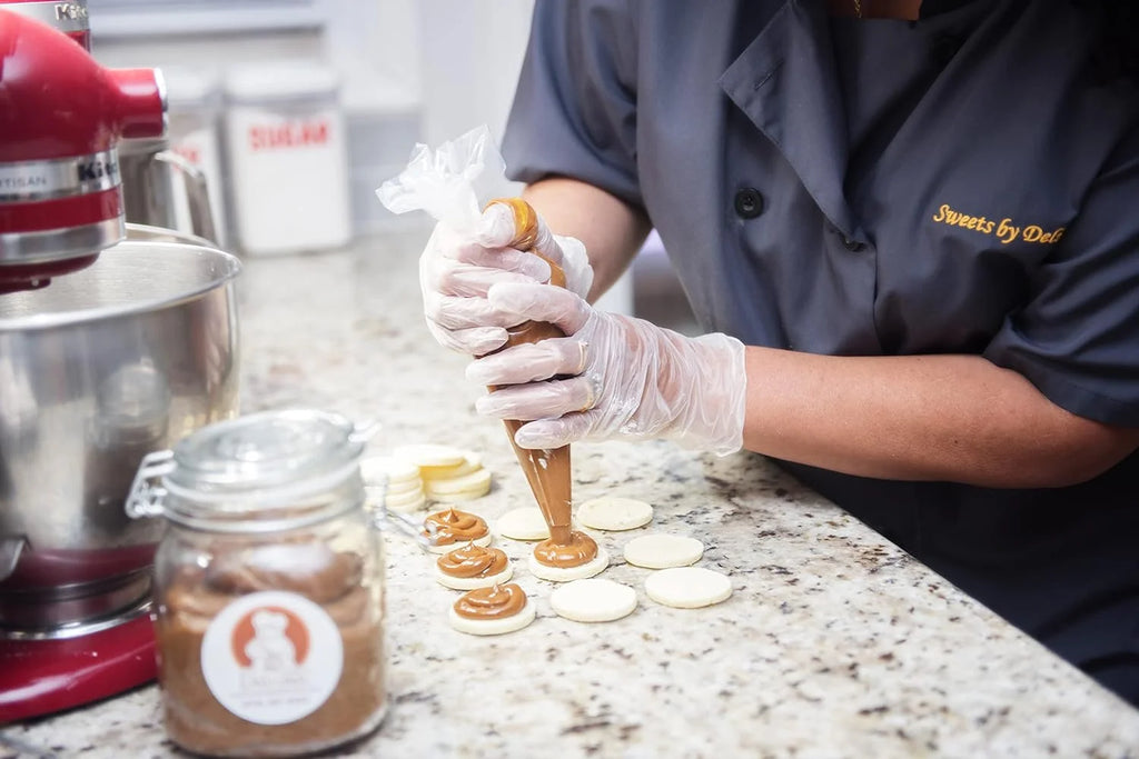 Box of 12 Dulce de leche Filled Cookies S704