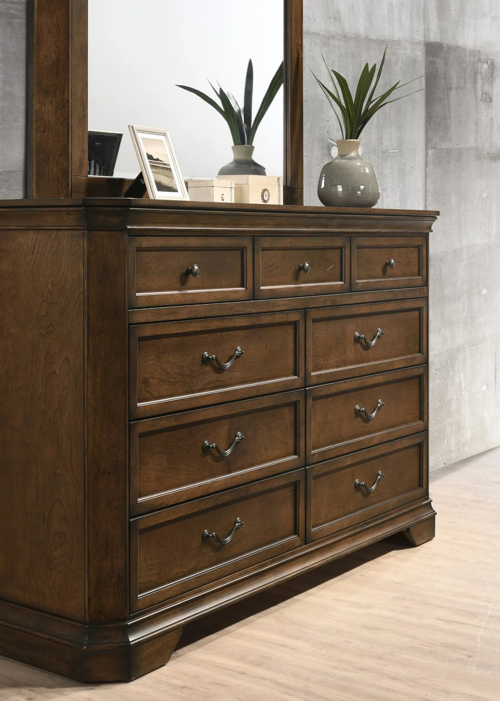 Queen Wood Panel Bed with Dresser, Mirror, Nightstand O320