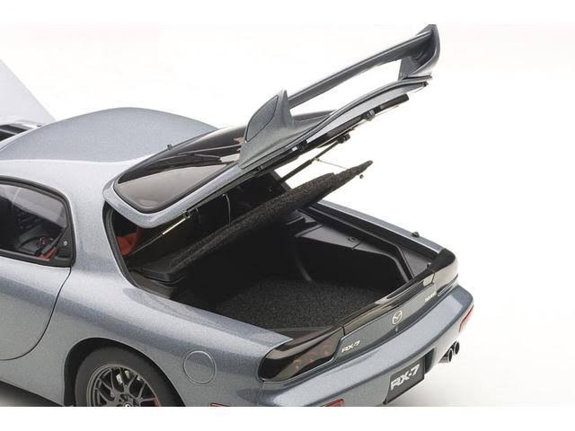 1/18 Diecast Car Model J65354