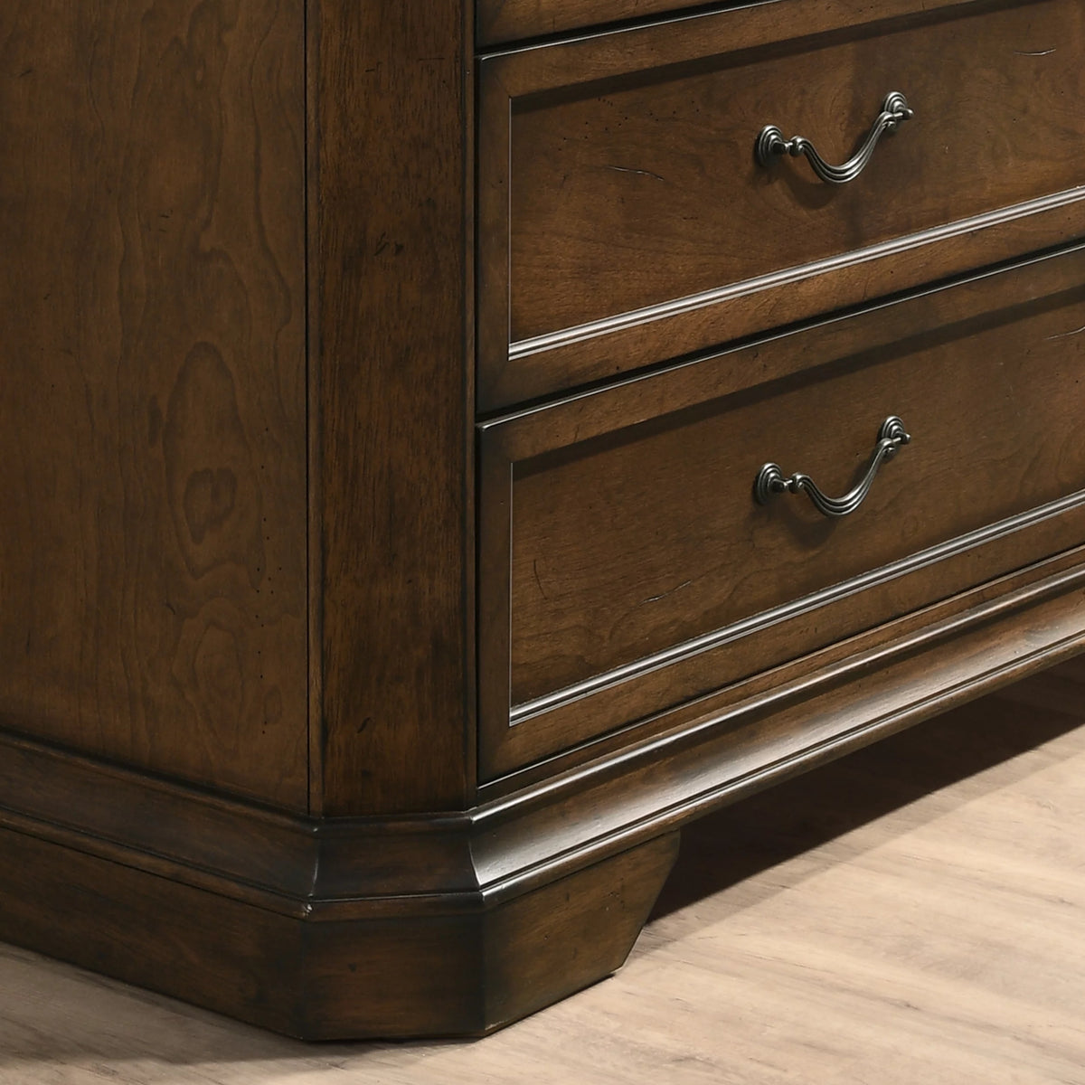 Queen Wood Panel Bed with Dresser, Mirror, Nightstand O320