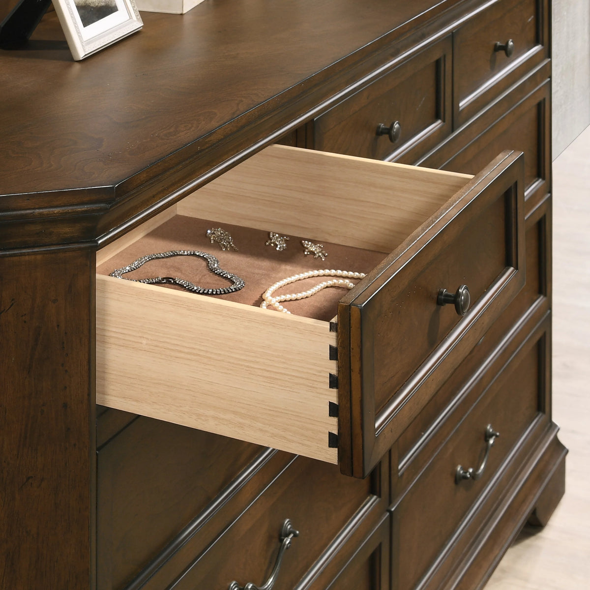 Queen Wood Panel Bed with Dresser, Mirror, Nightstand O320