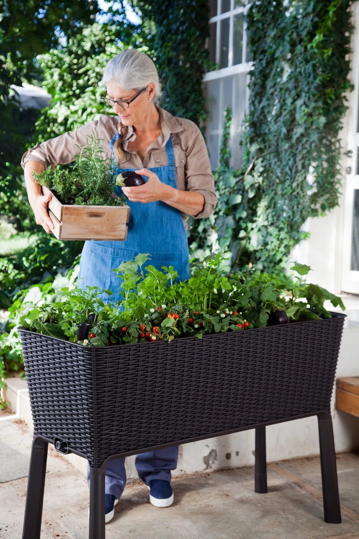 Raised Garden Bed with Self-Watering and Drainage System M70972